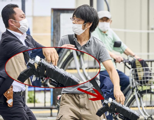 日本前首相安倍晋三中弹身亡，专家怀疑凶嫌使用3D列印自制枪。（图／共同社／美联社）