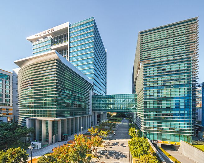 合库金控连续八年获选为「臺湾高薪100指数」成分股。图／合库金控提供