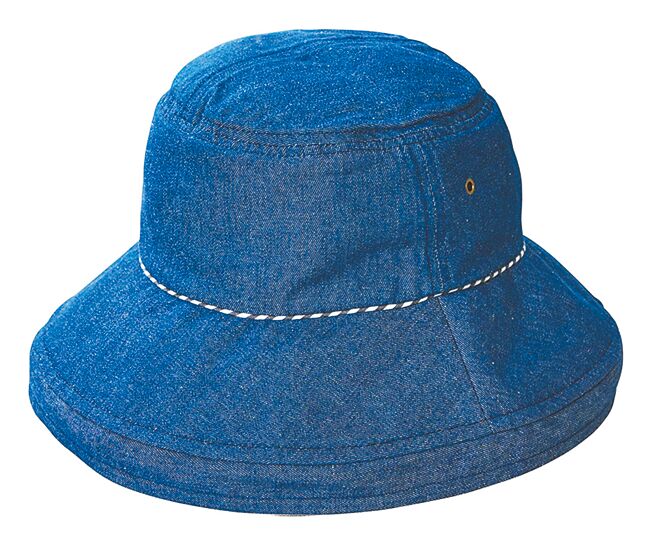 SOGO復興館HANDS ONLY台隆手創館抗UV髮型維持遮陽帽，原價790元，特價690元。 （SOGO提供）