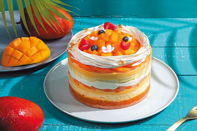 2022年台南国际芒果节开跑，今年更首次发行「芒果护照」邀民眾共襄盛举，台南大员皇冠假日酒店也响应，除了推出芒果蛋糕（见图）。（台南大员皇冠假日酒店提供）