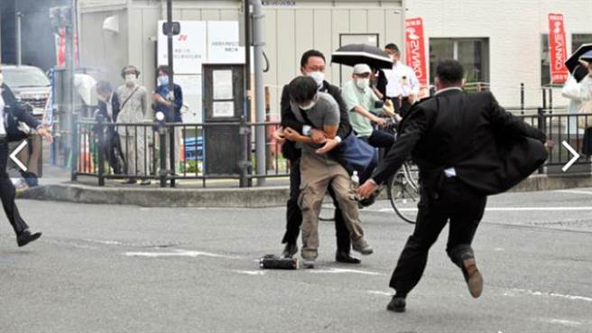 大陸央媒光明日報：安倍遇刺折射日本社會撕裂。（澎湃新聞）