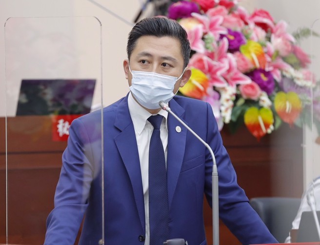 媒体人「逆风的乌鸦」今（9）日就在脸书上指出关键点，民进党和林智坚用「指导教授都出来帮他证明没抄袭」来自辩，但「他们根本不是适格的证人」。（本报资料照）