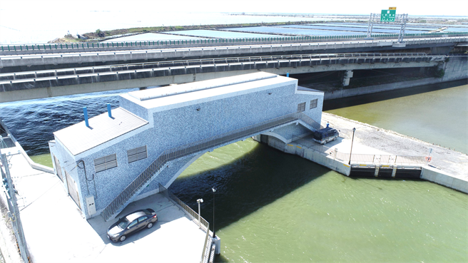 流经台南市七股区的大塭寮排水，台南市政府争取经费办理防洪整治。（台南市政府提供／张毓翎台南传真）