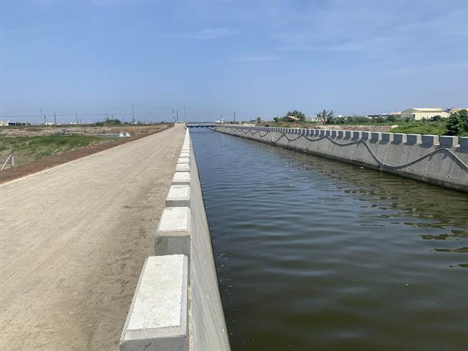 台南市政府目前持续争取经费，延续大塭寮排水下游的护岸整建。（台南市政府提供／张毓翎台南传真）
