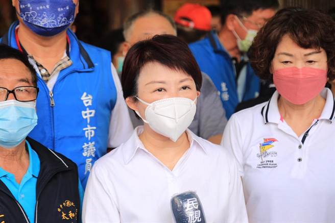 前日本首相安倍晋三8日中午遭枪击身亡，引发各哀悼；台中市长卢秀燕表达哀悼。（冯惠宜摄）