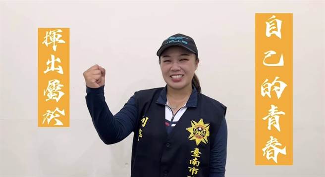 高尔夫球选手江语葳今年受邀担任台南市警察局新营分局青春专案活动代言人。（新营警分局提供／张毓翎台南传真）