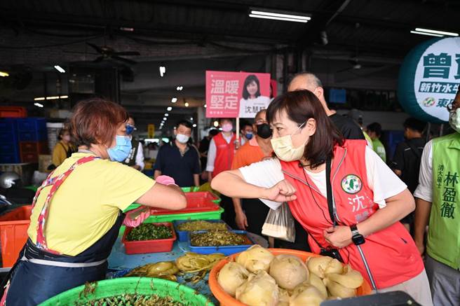 首次投入選戰的沈慧虹本周以來選舉行程都是滿滿滿，但她表示不怕累，這幾天緊握的每雙手，與民眾面對面互動，這些回饋都非常美好。（民進黨提供／陳育賢新竹傳真）