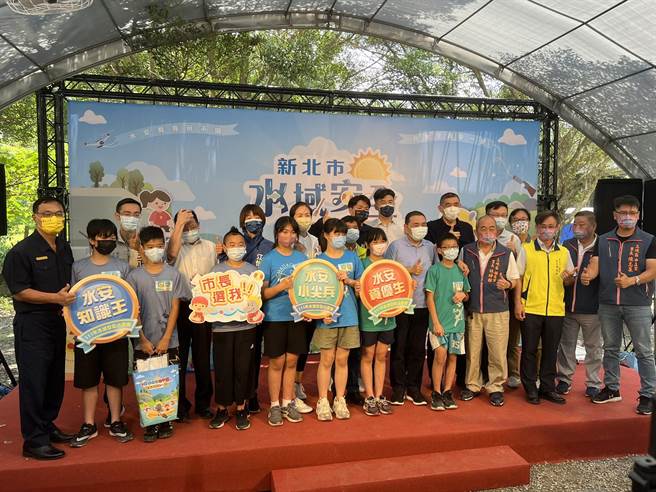 侯友宜今至三峽大豹溪宣導水域安全。（王揚傑攝）