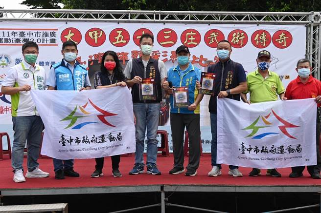 運動i台灣2.0「大甲五十三庄武術傳奇」，今天獅頭彩繪開幕。（台中市政府提供）