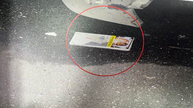 警方在菸盒內查獲一包安非他命。(翻攝照片／林郁平台北傳真）