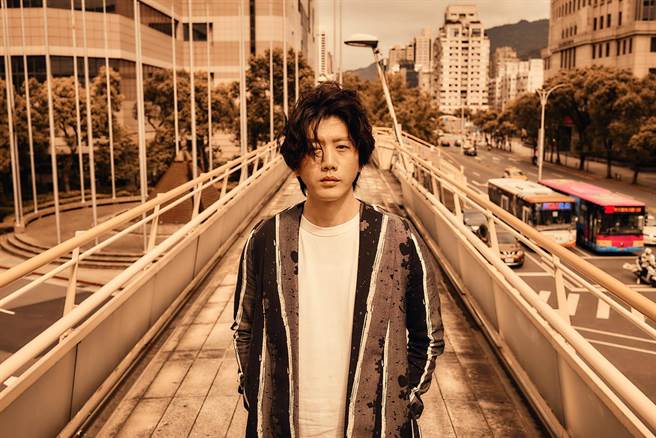 莫子仪前年以《亲爱的房客》拿下金马影帝。（摘自脸书）