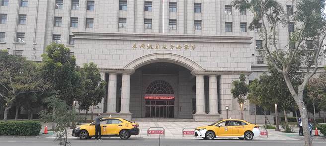 32歲梁姓男子與7名報關行業者、4名華儲員工勾串，從國外走私市價超過15億、701公斤「三級丁氧羰基去甲基愷他命」，在機場偷天換日，將毒品掉包成合法物品。（賴佑維攝）