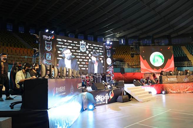 「2022云林县电竞派对」决赛在云林县立体育馆登场，争夺10万元冠军奖金。（云林县政府提供／张朝欣云林传真）