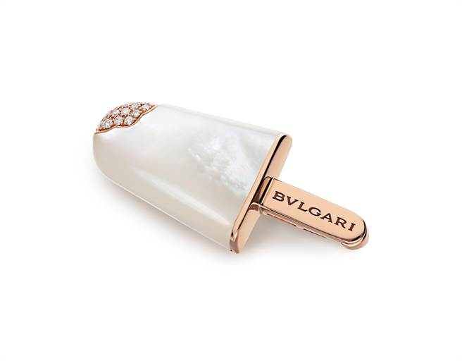 BVLGARI Gelati系列珍珠母貝與鑽石胸針，12萬6100元。 （BVLGAR提供）
