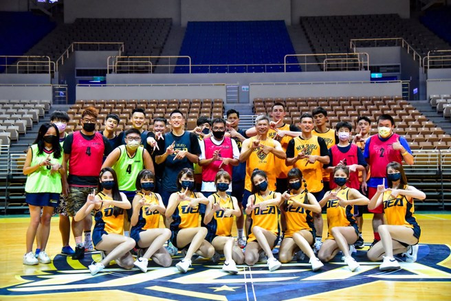 中信特攻今天举办线人同乐会。(中信特攻提供)