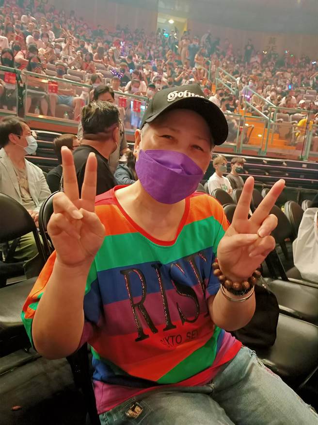 羅媽今坐台下力挺兒子。（尤嬿妮攝）