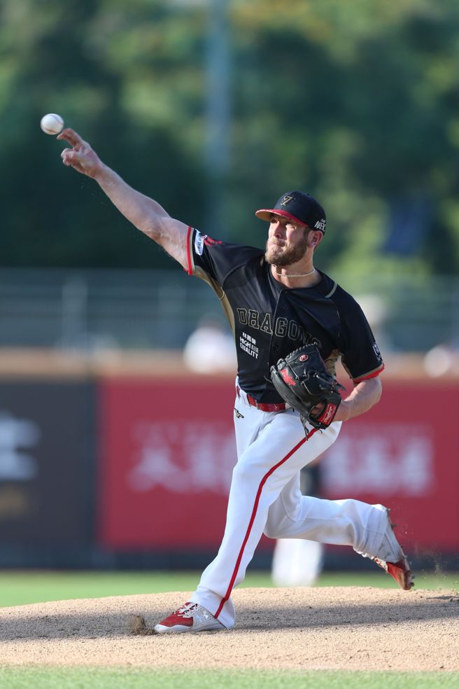 味全龙钢龙。（杜宜谙摄）