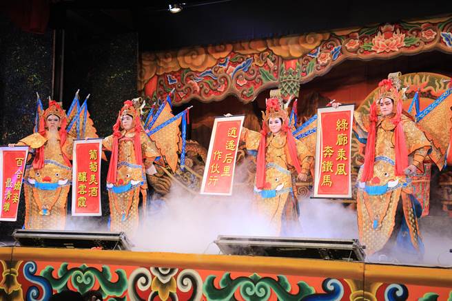 台中市后里区公所9日晚上在后里森林公园微笑广场，举办「2022后里戏苑-艺起来看戏」。（台中市政府提供）