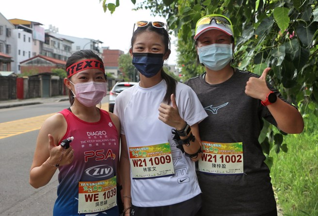 聽障球后林家文與聽障奧運友人吳思穎、陳梓盈一同參賽。(中華民國定向越野協會提供)