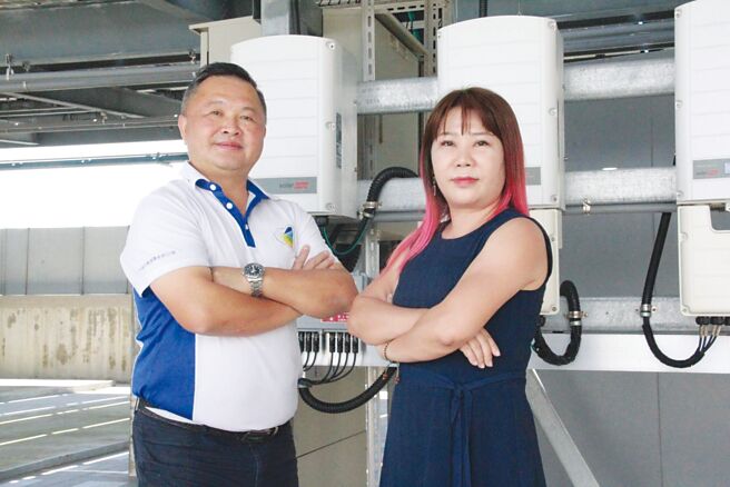 昰暟科技董事長張雅菁（右）與總經理彭正宗（左），致力推展太陽光電循環經濟。圖／戴辰