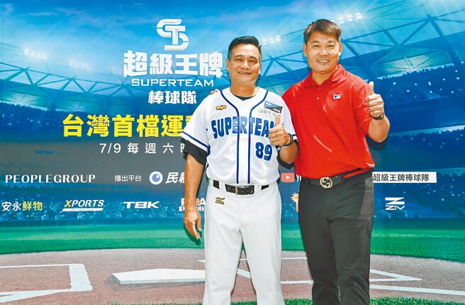 黃甘霖（右）昨驚喜站台，讓「東哥」黃忠義相當感動。（巨宸製作提供）