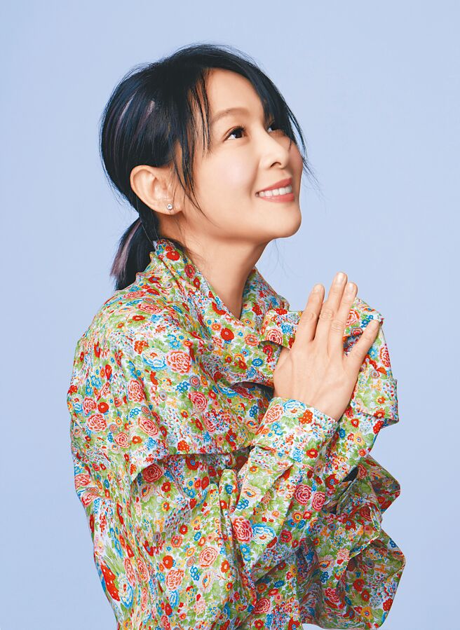 刘若英为小花计画唱〈夜晚的光明〉。（相信音乐提供）