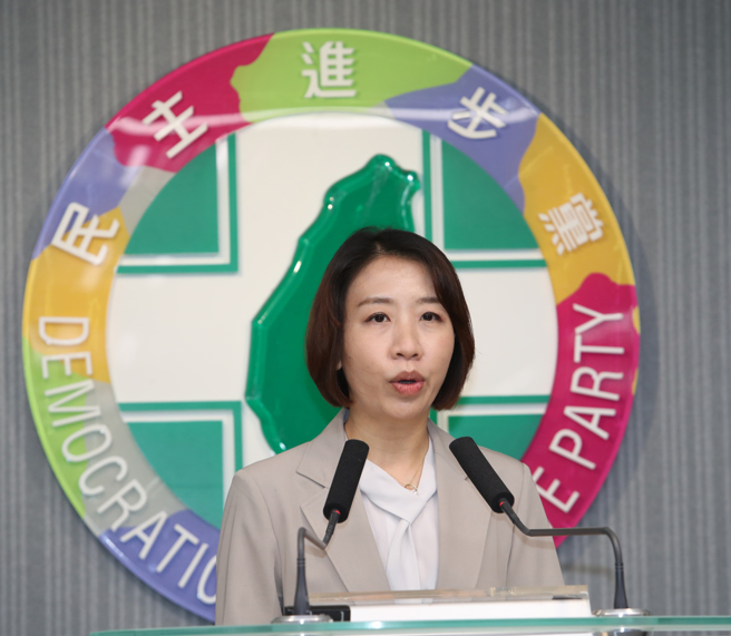 中華大學董事長、同時也是民進黨發言人的李姸慧，在本次林智堅論文門中，立場飽受質疑，仍不避嫌到臉書為後者加油打氣。(圖／資料照、劉宗龍攝)