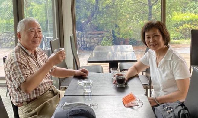 左化鵬》我們在田埂上漫步 雙溪半日遊。（照片來源：作者提供）