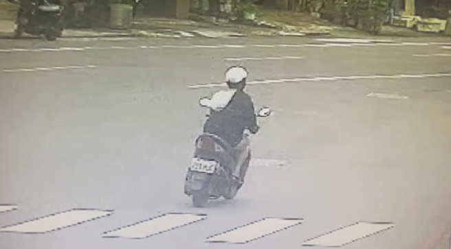 台东大学生前往旗津戏水钱包遭窃半月后才报案， 警方24小时就逮窃贼。(苏育宣翻摄)