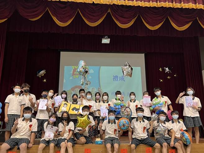 陈怡涵用爱跟耐心来带领学生。（陈怡涵提供／李京升苗栗传真）