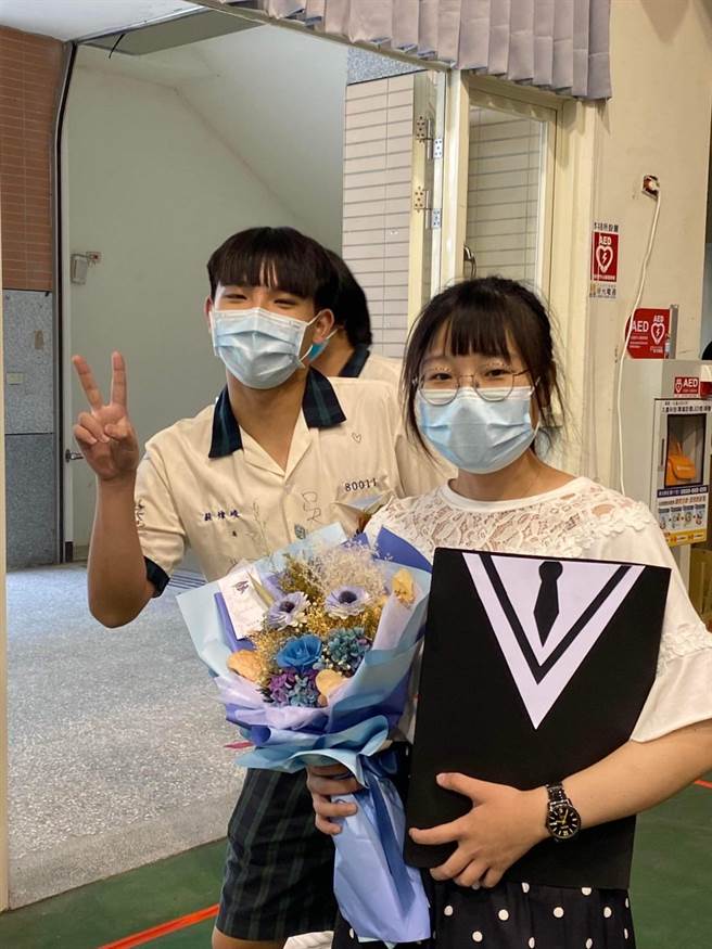 陈怡涵跟学生培养出好感情。（陈怡涵提供／李京升苗栗传真）