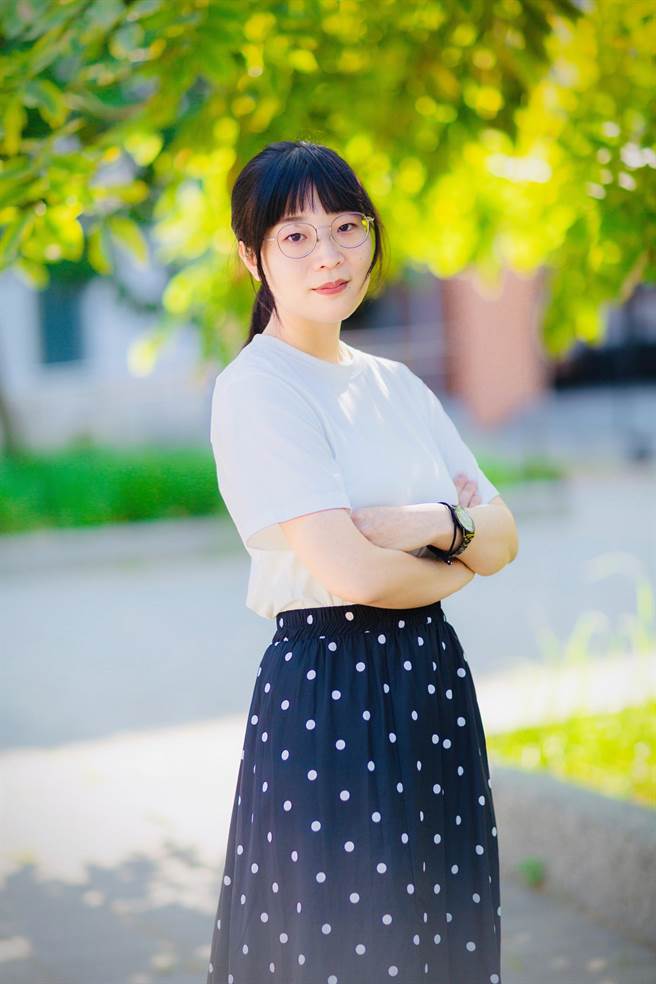 大同高中国中部老师陈怡涵获得今年杏坛芬芳奖肯定。（陈怡涵提供／李京升苗栗传真）