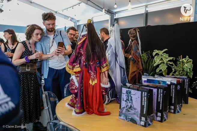 精致的戏偶在影展吸引不少影迷细细端详。（摘自脸书）