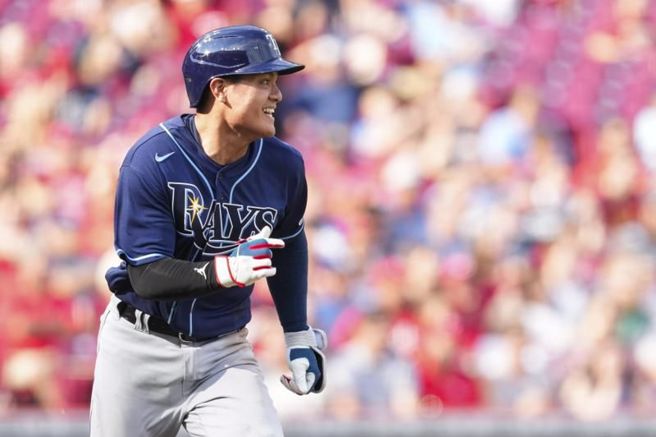 光芒张育成击出安打。（美联社）