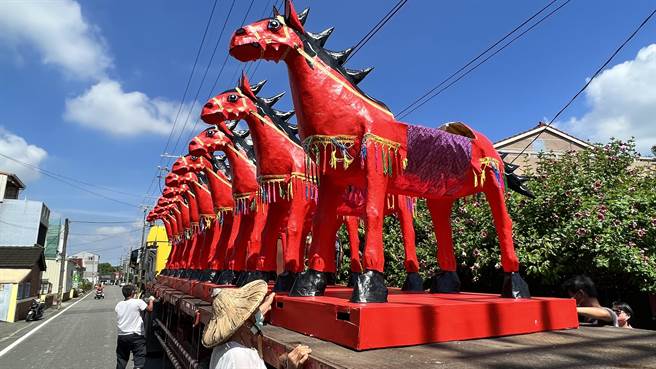 台南市无形文化资产「后壁崁顶放火马」，今年将施放30匹火马。（张毓翎摄）