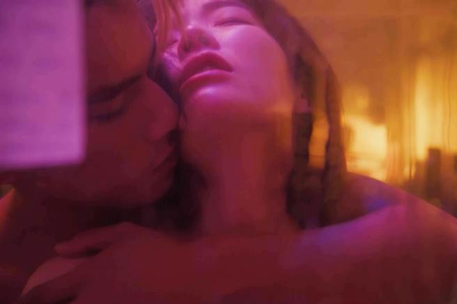 朱轩洋在《女外科》中和蔡淑臻演出激情戏。（群星瑞智提供）