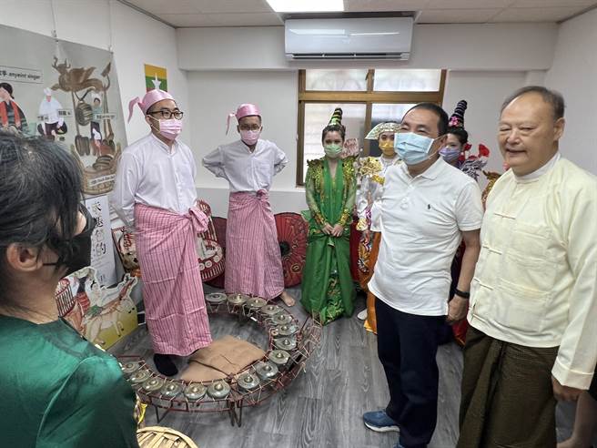 新北市长侯友宜出席玉山侨舍揭牌。（王扬杰摄）