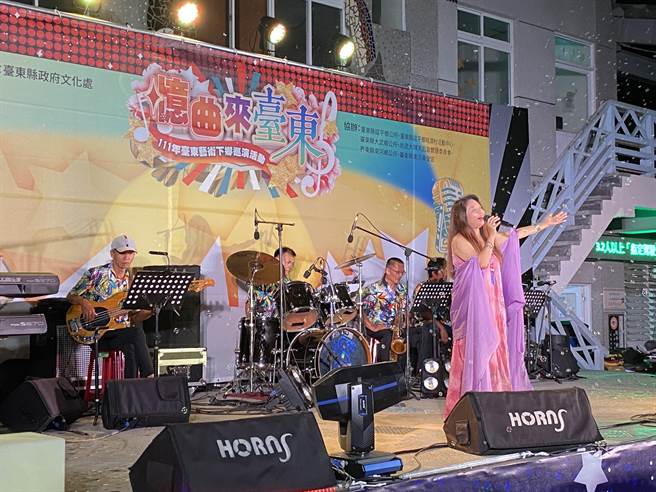 「忆曲来台东」艺术下乡巡演首场9日晚间在台东县延平乡热闹开唱。（蔡旻妤摄）