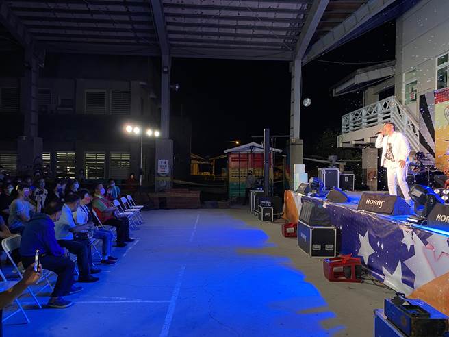 「忆曲来台东」艺术下乡巡演首场9日晚间在台东县延平乡热闹开唱。（蔡旻妤摄）