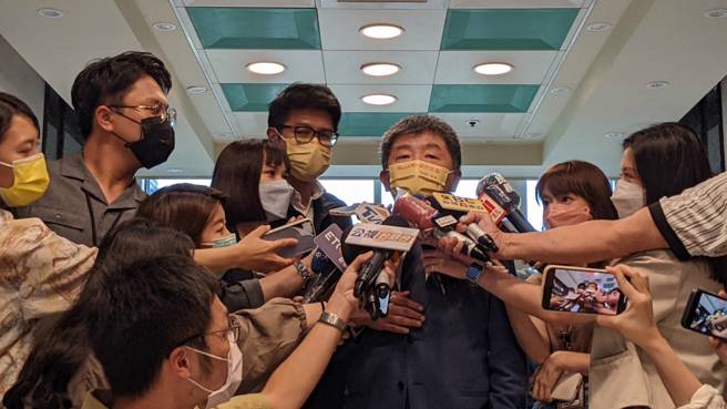 传陈时中将被总统蔡英文接见徵召参选台北市长，被问及会不会承担这个责任？陈时中答得暧昧。（图／记者郑郁蓁摄影）