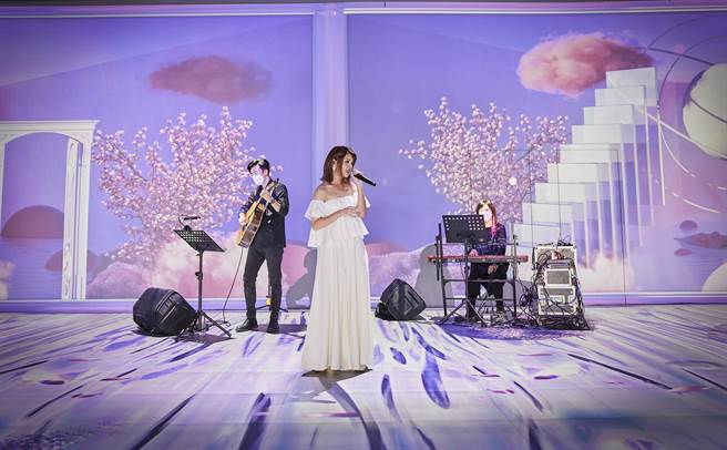 郭静日前在台北101开唱。 (星动娱乐创意提供)