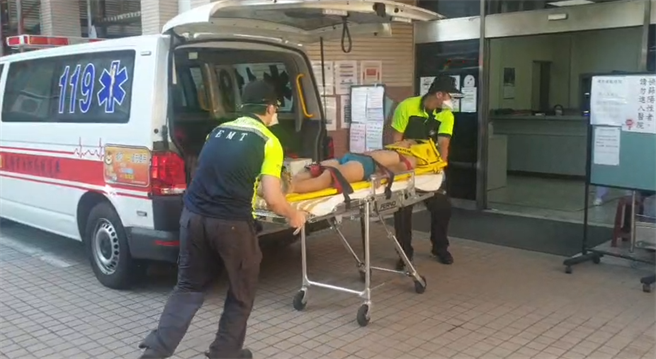 一名年约15岁王姓少年于暖暖净水厂拦沙坝下溺水，送医抢救中。（翻摄照片／陈彩玲基隆传真）