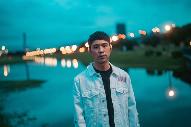 〈明天爱谁〉MV已在陈威全YouTube官方频道播出。（上行娱乐提供）