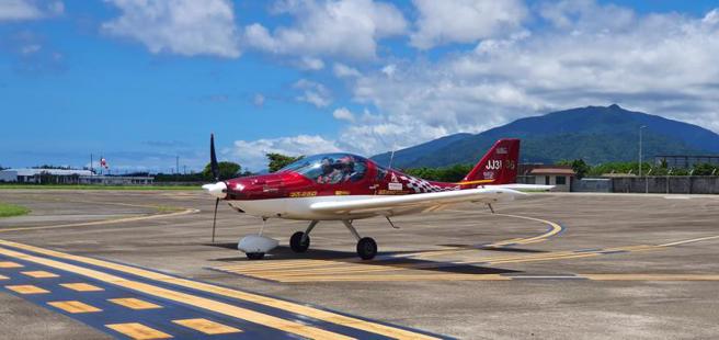  超輕航機10日降落在恆春機場，屏東縣政府預告22日至24日將舉辦屏東空中嘉年華活動，讓同乘體驗的民眾安全玩、開心飛，從天空俯瞰感受屏東大地。（圖/ 中央社）