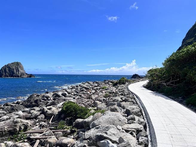 基隆屿滨海步道今日整修完工，恢復海景导览游程。（基隆市政府提供／陈彩玲基隆传真）