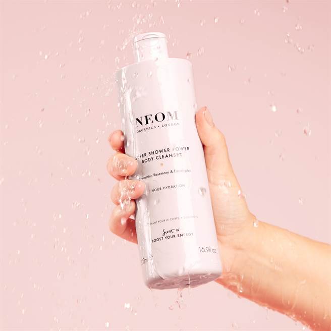 NEOM唤活冰浴洁肤露，帮助你在每日早晨唤醒精神、备足满满活力。(10／10 HOPE 提供)