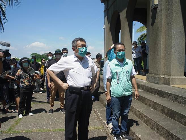 林佳龙转战新北市长，柯文哲（前左）表示考虑派人参选市长，但不会攻击林、侯。（张朝欣摄）