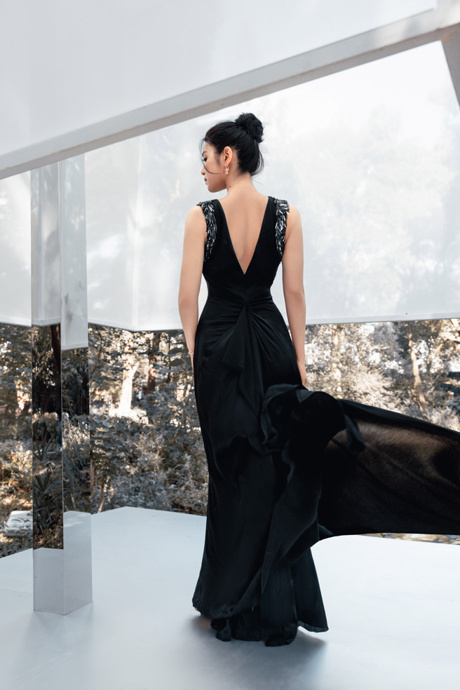 陈妍希背影照超辣。（图／陈妍希微博）