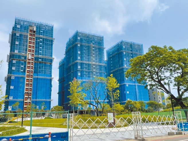 桃园移入人口逐渐增加，让网友讨论起居住品质是否受影响。图为中坜一号社宅，民眾感觉租金高于一般行情，让不少年轻家庭因而却步。（资料照／吕筱蝉摄）