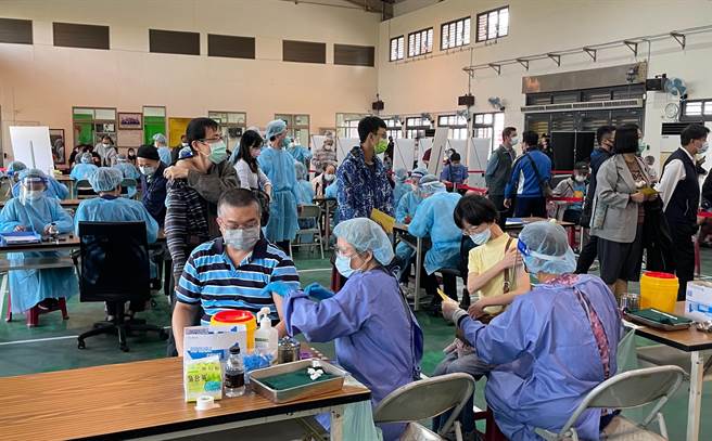 台中市卫生局表示，中市各疫苗数量充足，鼓励民眾踊跃接种。（资料照片）